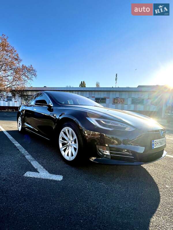 Ліфтбек Tesla Model S 2019 в Одесі