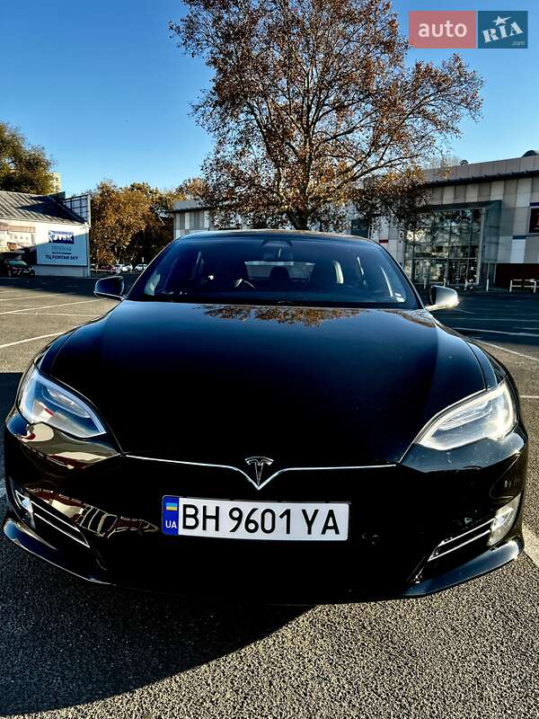 Ліфтбек Tesla Model S 2019 в Одесі