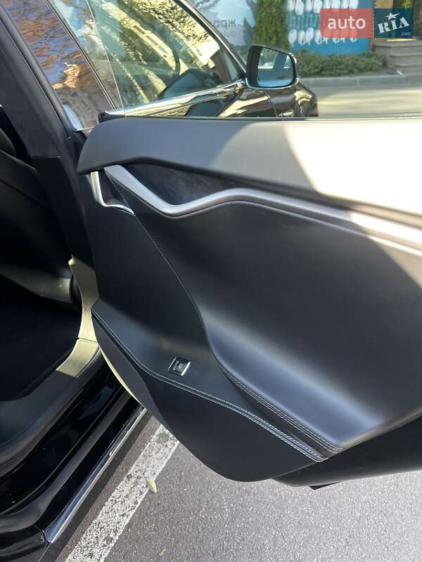 Ліфтбек Tesla Model S 2019 в Одесі