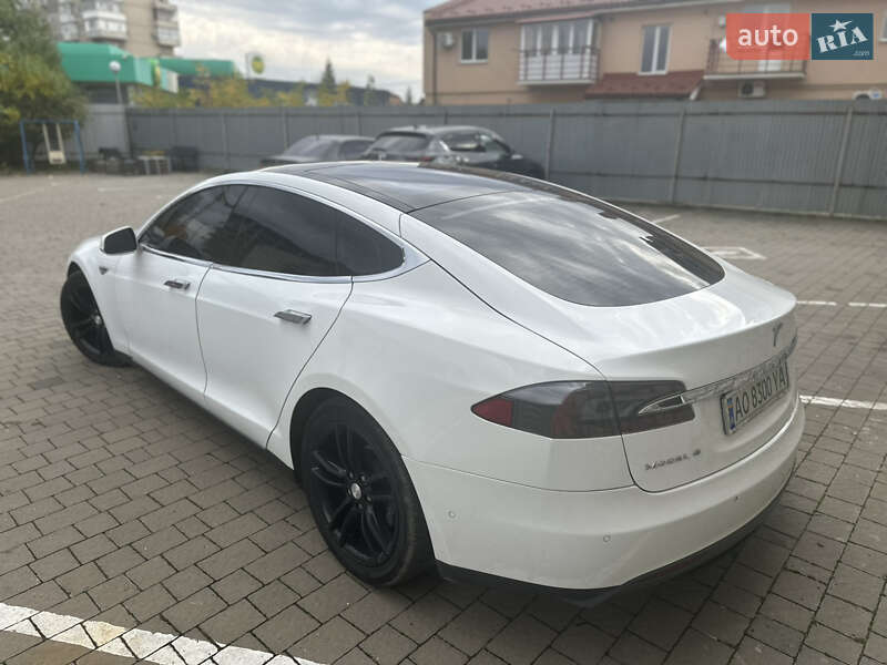 Лифтбек Tesla Model S 2016 в Ужгороде фото 5 Лифтбек Tesla Model S 2016 в Ужгороде