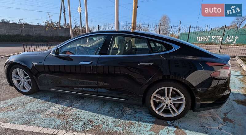 Лифтбек Tesla Model S 2013 в Киеве