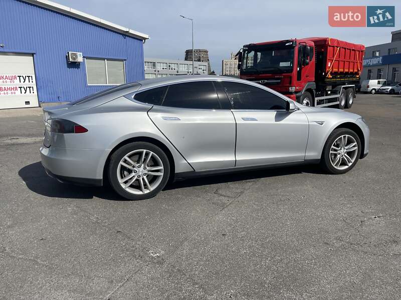 Ліфтбек Tesla Model S 2013 в Києві фото 23 Ліфтбек Tesla Model S 2013 в Києві