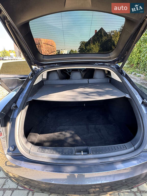 Лифтбек Tesla Model S 2017 в Одессе