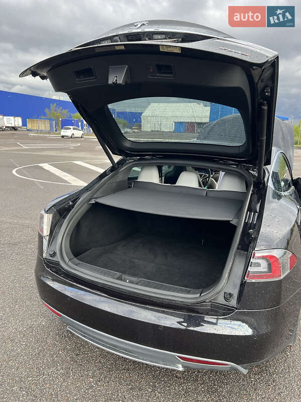 Лифтбек Tesla Model S 2015 в Ровно фото 10 Лифтбек Tesla Model S 2015 в Ровно