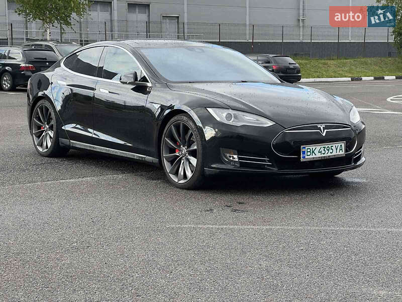 Лифтбек Tesla Model S 2015 в Ровно фото 26 Лифтбек Tesla Model S 2015 в Ровно