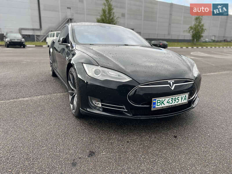 Лифтбек Tesla Model S 2015 в Ровно фото 36 Лифтбек Tesla Model S 2015 в Ровно