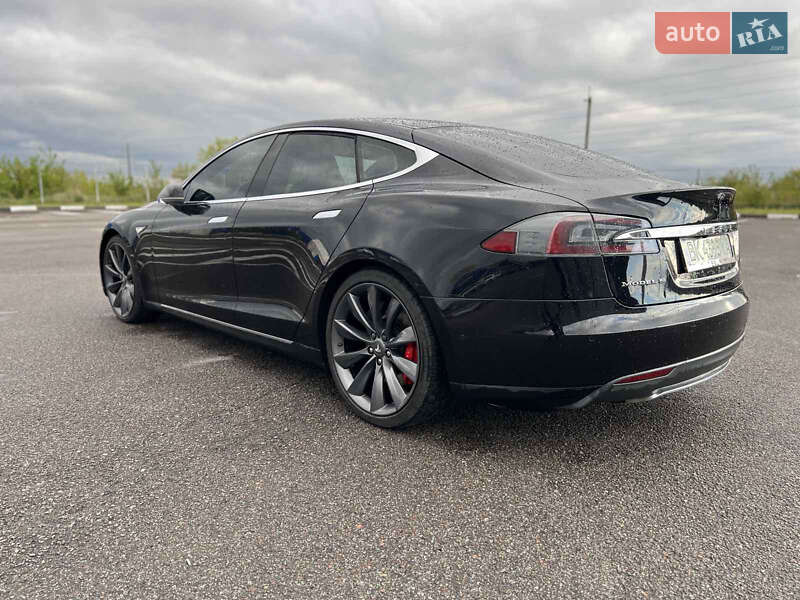 Лифтбек Tesla Model S 2015 в Ровно фото 42 Лифтбек Tesla Model S 2015 в Ровно