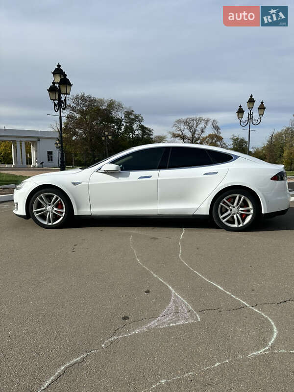 Лифтбек Tesla Model S 2016 в Одессе