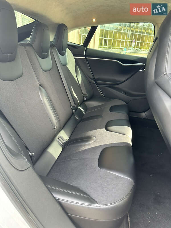 Лифтбек Tesla Model S 2016 в Одессе