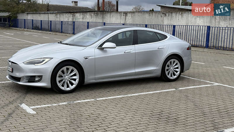 Ліфтбек Tesla Model S 2017 в Тернополі