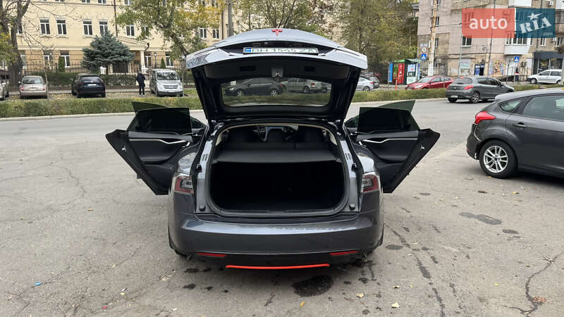 Ліфтбек Tesla Model S 2015 в Одесі фото 14 Ліфтбек Tesla Model S 2015 в Одесі