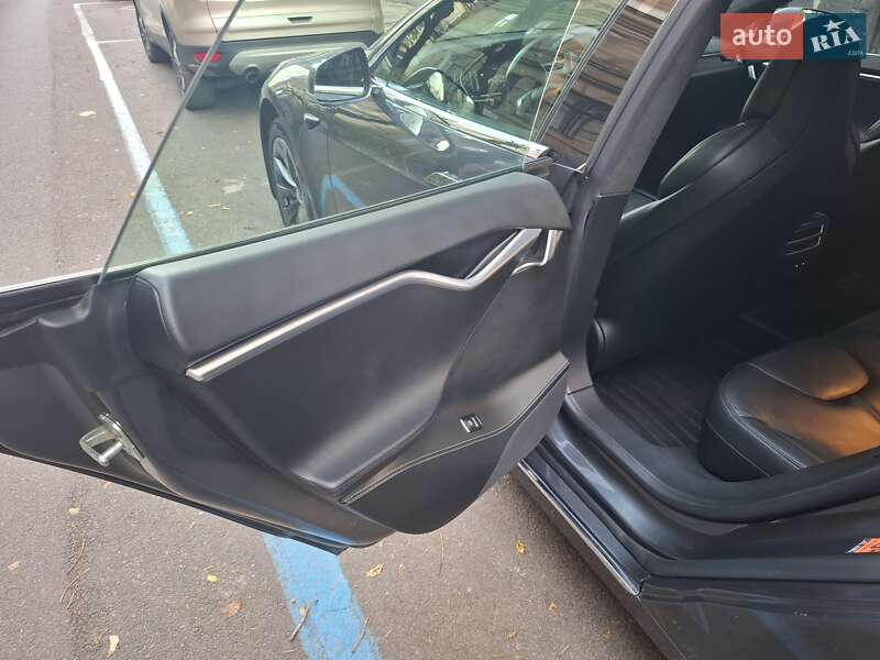 Лифтбек Tesla Model S 2017 в Львове фото 10 Лифтбек Tesla Model S 2017 в Львове