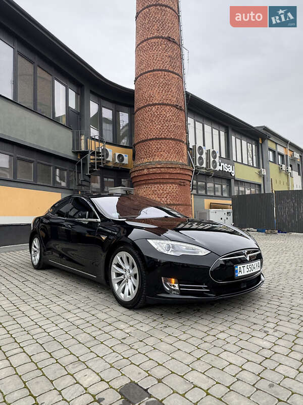 Ліфтбек Tesla Model S 2015 в Коломиї