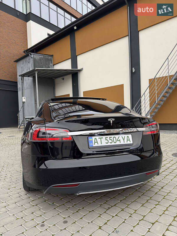 Ліфтбек Tesla Model S 2015 в Коломиї