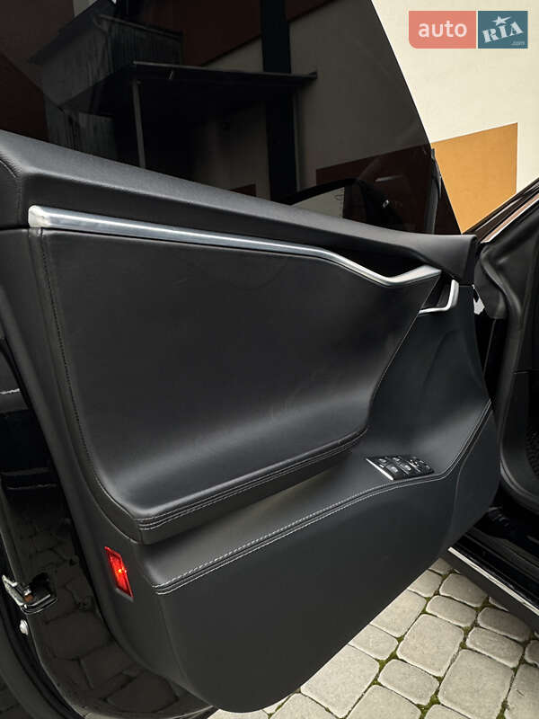 Ліфтбек Tesla Model S 2015 в Коломиї