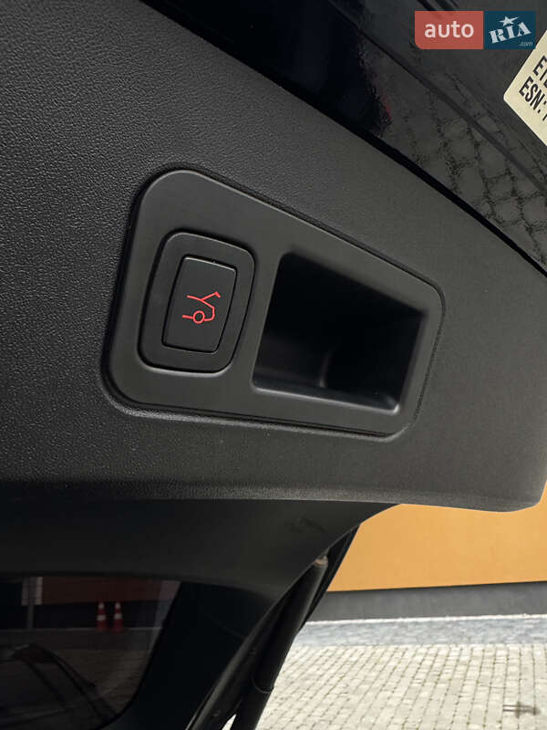 Ліфтбек Tesla Model S 2015 в Коломиї