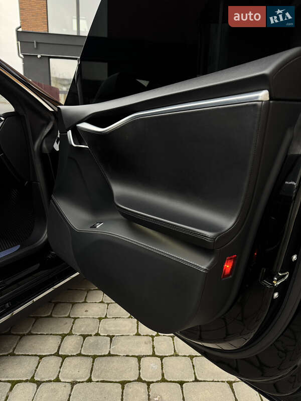 Ліфтбек Tesla Model S 2015 в Коломиї