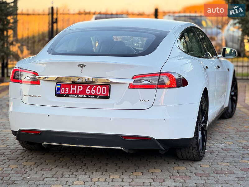 Лифтбек Tesla Model S 2015 в Дрогобыче