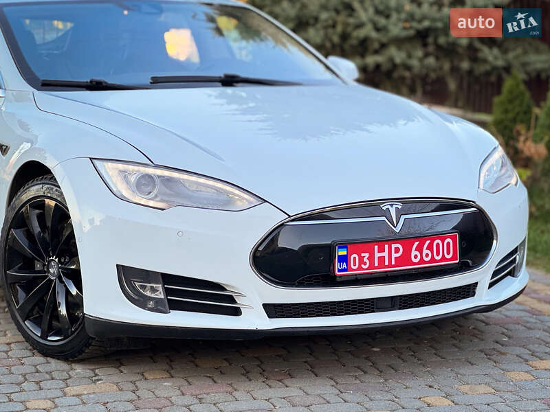 Лифтбек Tesla Model S 2015 в Дрогобыче