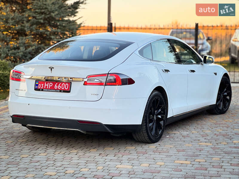 Лифтбек Tesla Model S 2015 в Дрогобыче