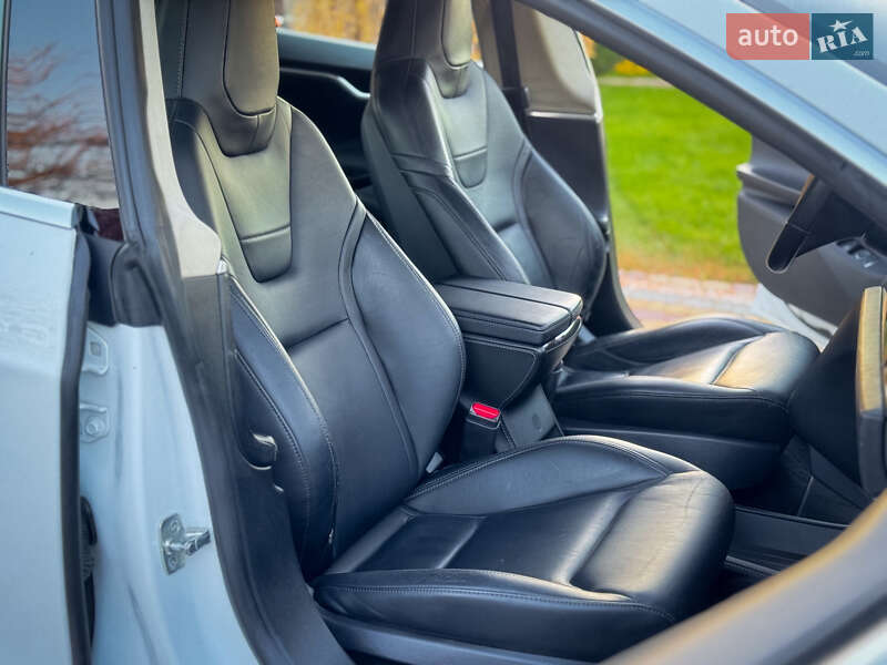 Лифтбек Tesla Model S 2015 в Дрогобыче