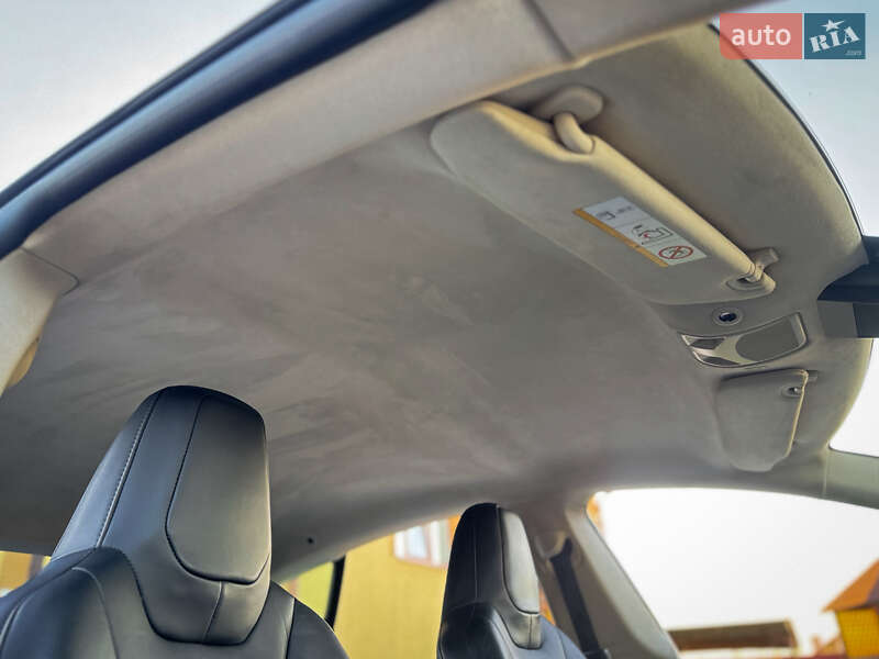 Лифтбек Tesla Model S 2015 в Дрогобыче