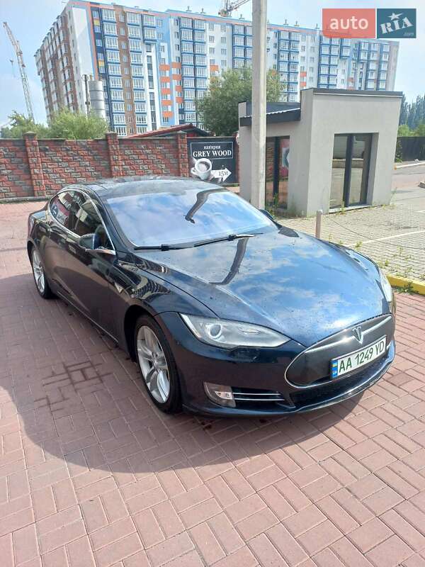 Лифтбек Tesla Model S 2014 в Киеве
