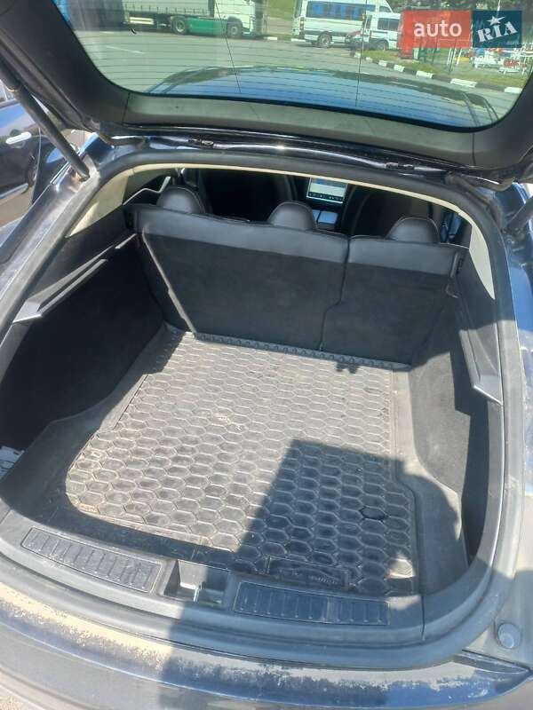 Лифтбек Tesla Model S 2014 в Киеве