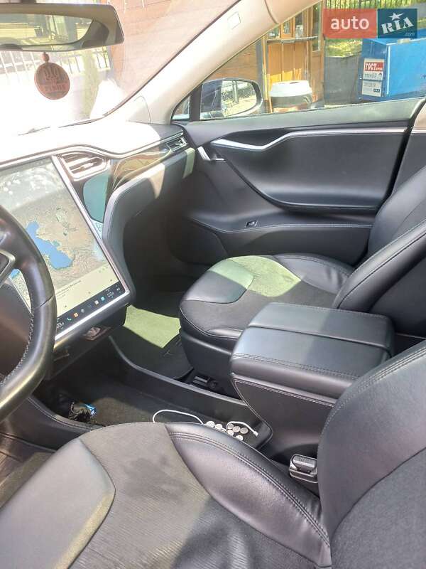 Лифтбек Tesla Model S 2014 в Киеве