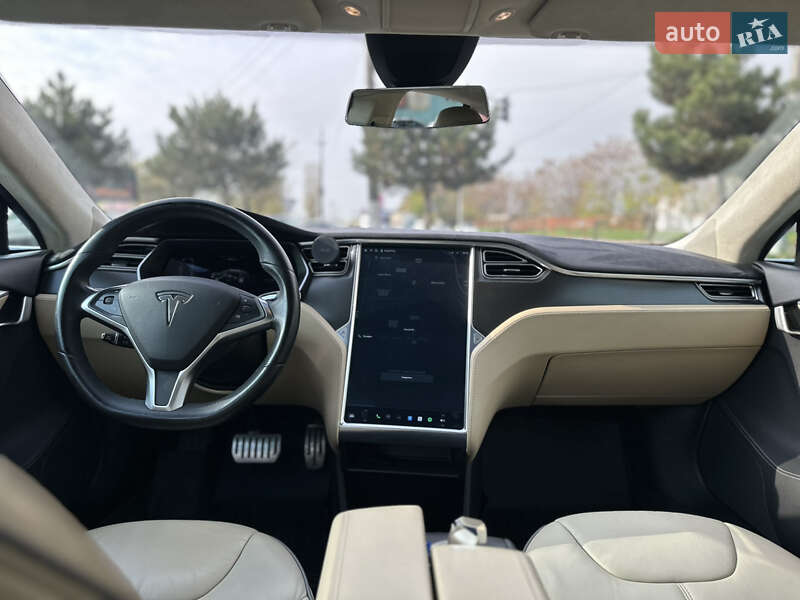 Ліфтбек Tesla Model S 2015 в Одесі