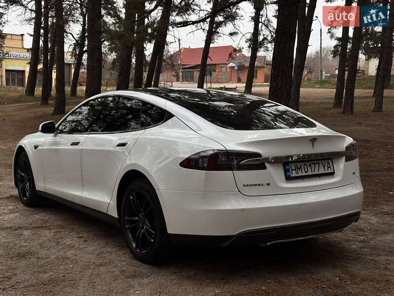 Лифтбек Tesla Model S 2013 в Сумах