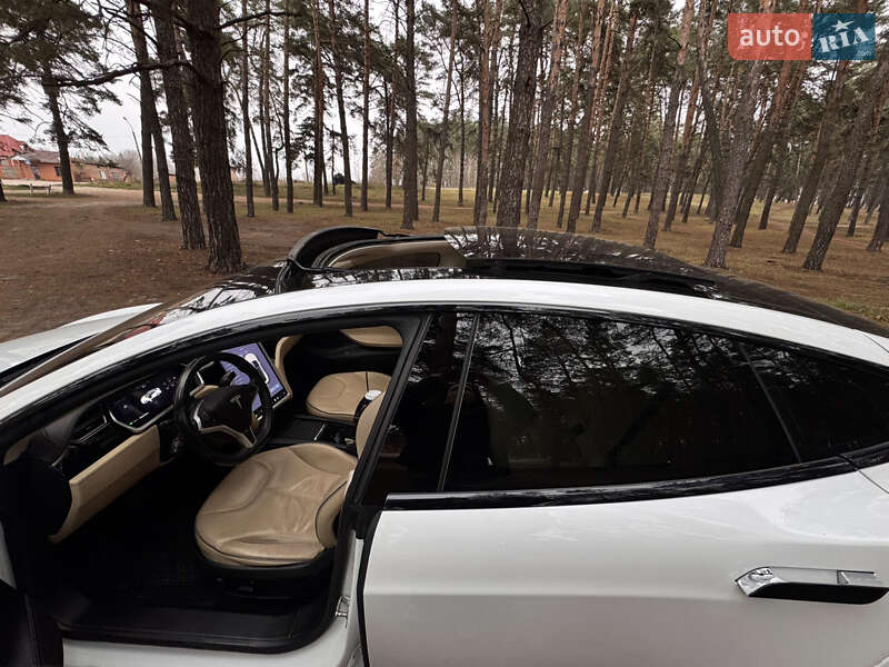 Лифтбек Tesla Model S 2013 в Сумах