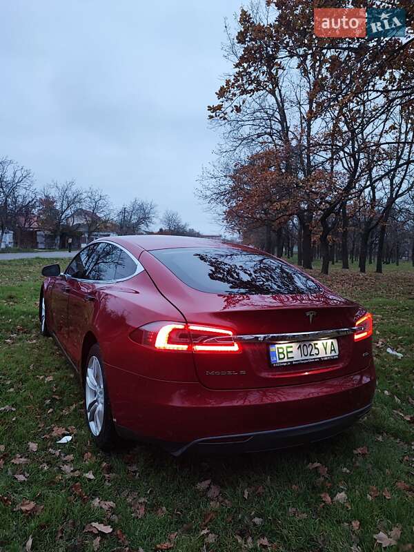 Ліфтбек Tesla Model S 2015 в Миколаєві