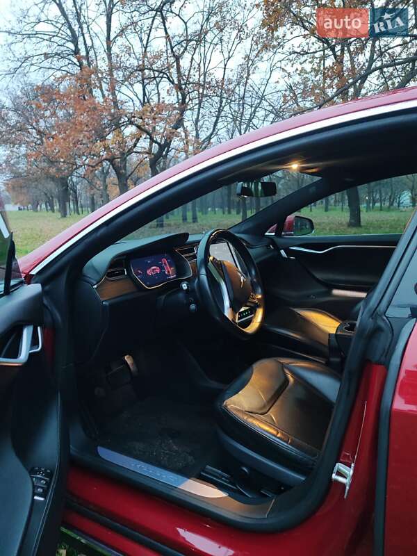 Ліфтбек Tesla Model S 2015 в Миколаєві