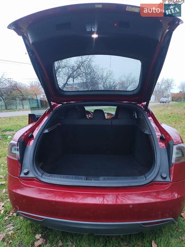 Ліфтбек Tesla Model S 2015 в Миколаєві
