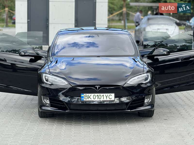 Ліфтбек Tesla Model S 2018 в Рівному фото 35 Ліфтбек Tesla Model S 2018 в Рівному
