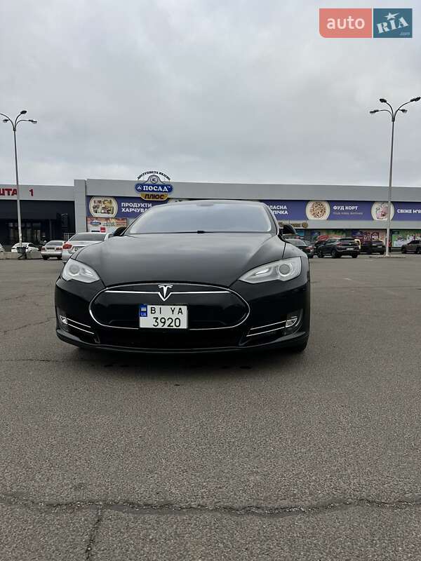 Ліфтбек Tesla Model S 2014 в Полтаві