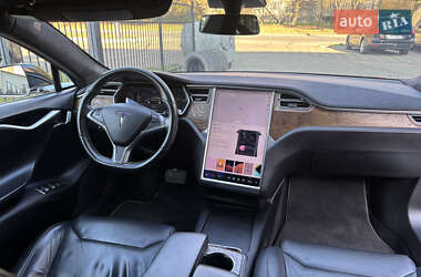 Лифтбек Tesla Model S 2017 в Черновцах