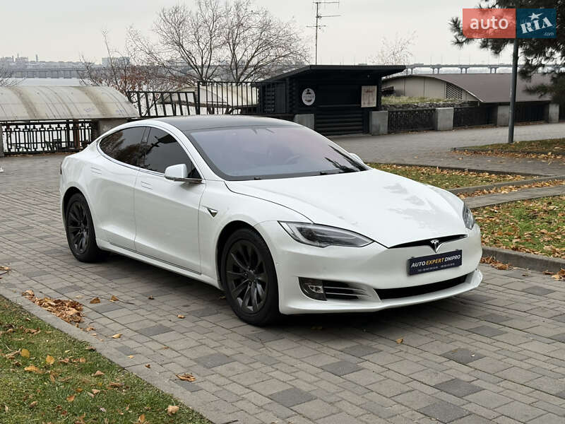 Ліфтбек Tesla Model S 2019 в Дніпрі фото 4 Ліфтбек Tesla Model S 2019 в Дніпрі
