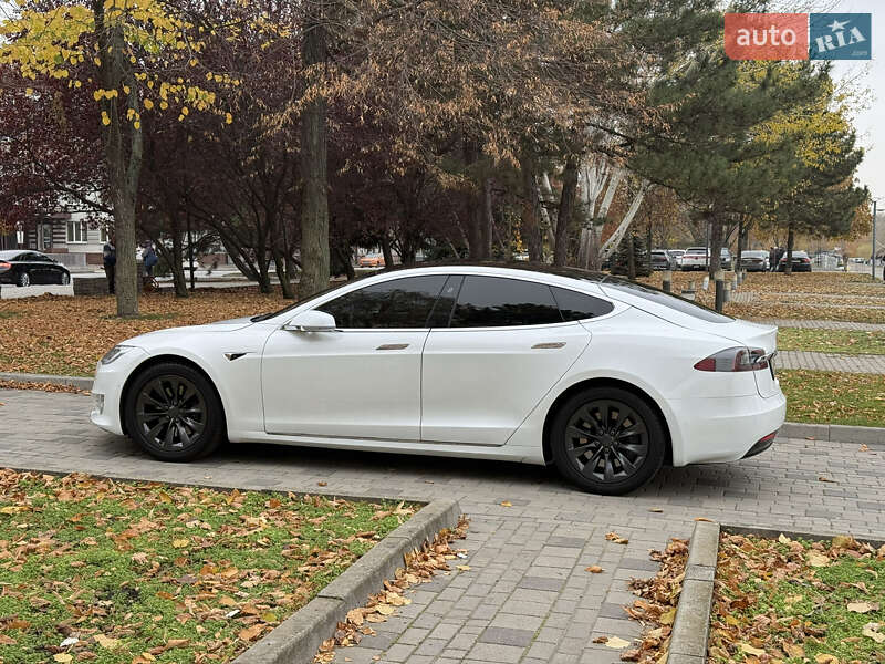 Ліфтбек Tesla Model S 2019 в Дніпрі фото 14 Ліфтбек Tesla Model S 2019 в Дніпрі
