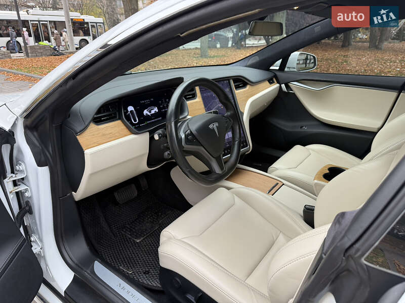 Ліфтбек Tesla Model S 2019 в Дніпрі фото 24 Ліфтбек Tesla Model S 2019 в Дніпрі