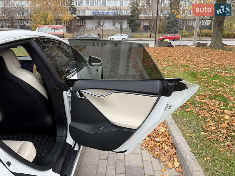 Ліфтбек Tesla Model S 2019 в Дніпрі фото 28 Ліфтбек Tesla Model S 2019 в Дніпрі