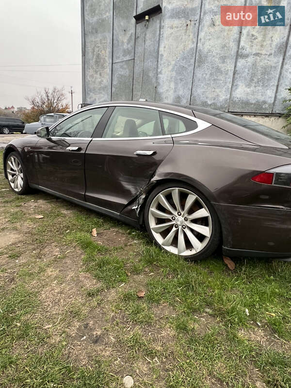 Ліфтбек Tesla Model S 2013 в Одесі фото 12 Ліфтбек Tesla Model S 2013 в Одесі