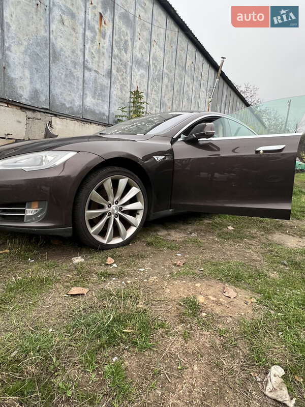 Ліфтбек Tesla Model S 2013 в Одесі фото 13 Ліфтбек Tesla Model S 2013 в Одесі