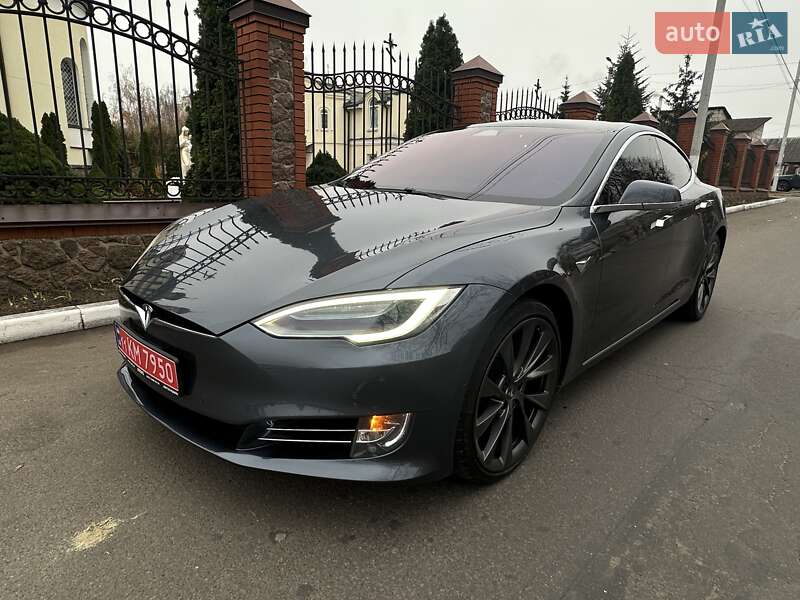 Лифтбек Tesla Model S 2018 в Киеве