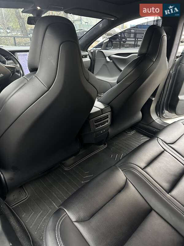 Лифтбек Tesla Model S 2018 в Киеве