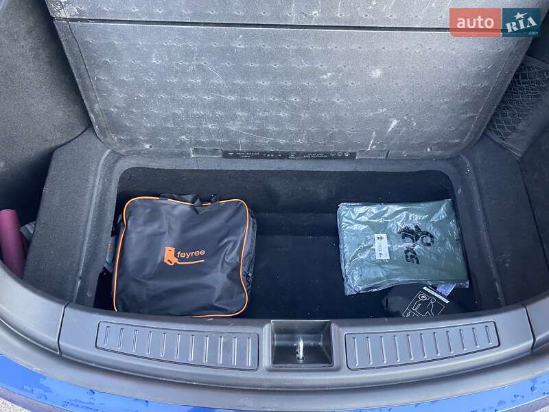 Ліфтбек Tesla Model S 2020 в Ужгороді