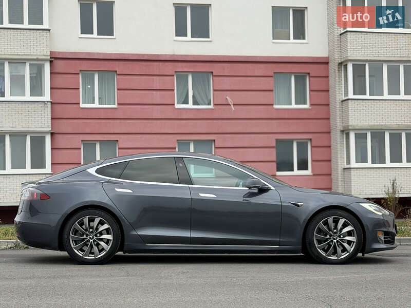 Лифтбек Tesla Model S 2018 в Виннице
