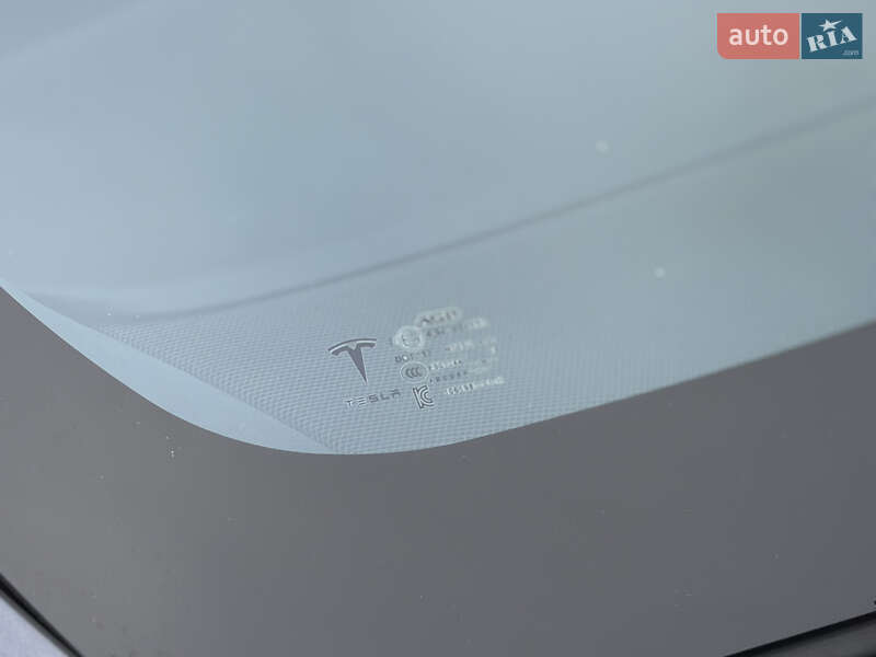 Лифтбек Tesla Model S 2018 в Виннице