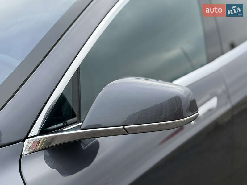 Лифтбек Tesla Model S 2018 в Виннице